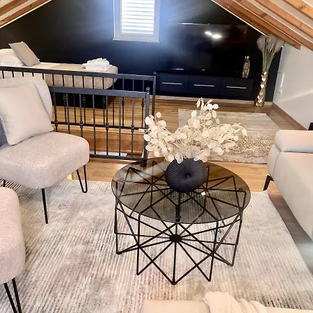 아파트 Luxury Penthouse Avalon