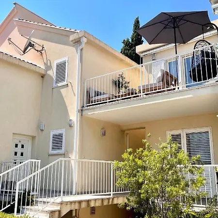 Luxury Penthouse Avalon 아파트 챠브타트