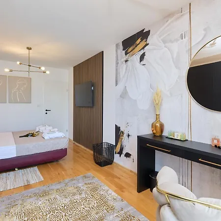 Luxury Penthouse Avalon