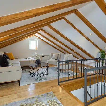 Luxury Penthouse Avalon 챠브타트